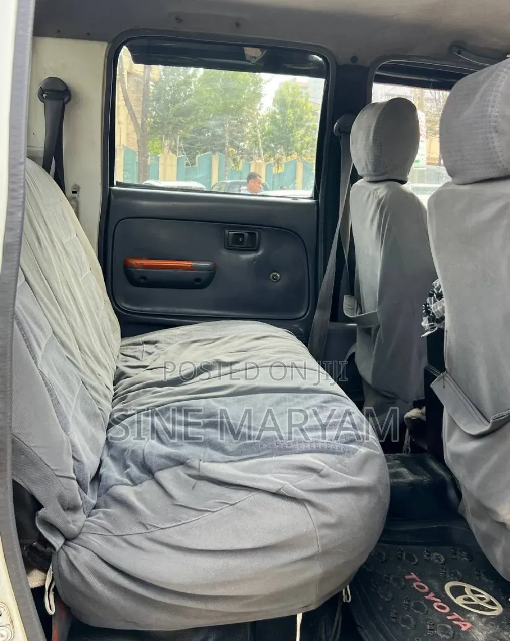 Toyota Hilux 2004 White