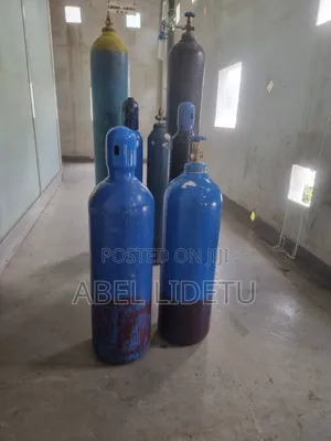 Medical Oxygen Tank With Adjustable Pressure Regulator