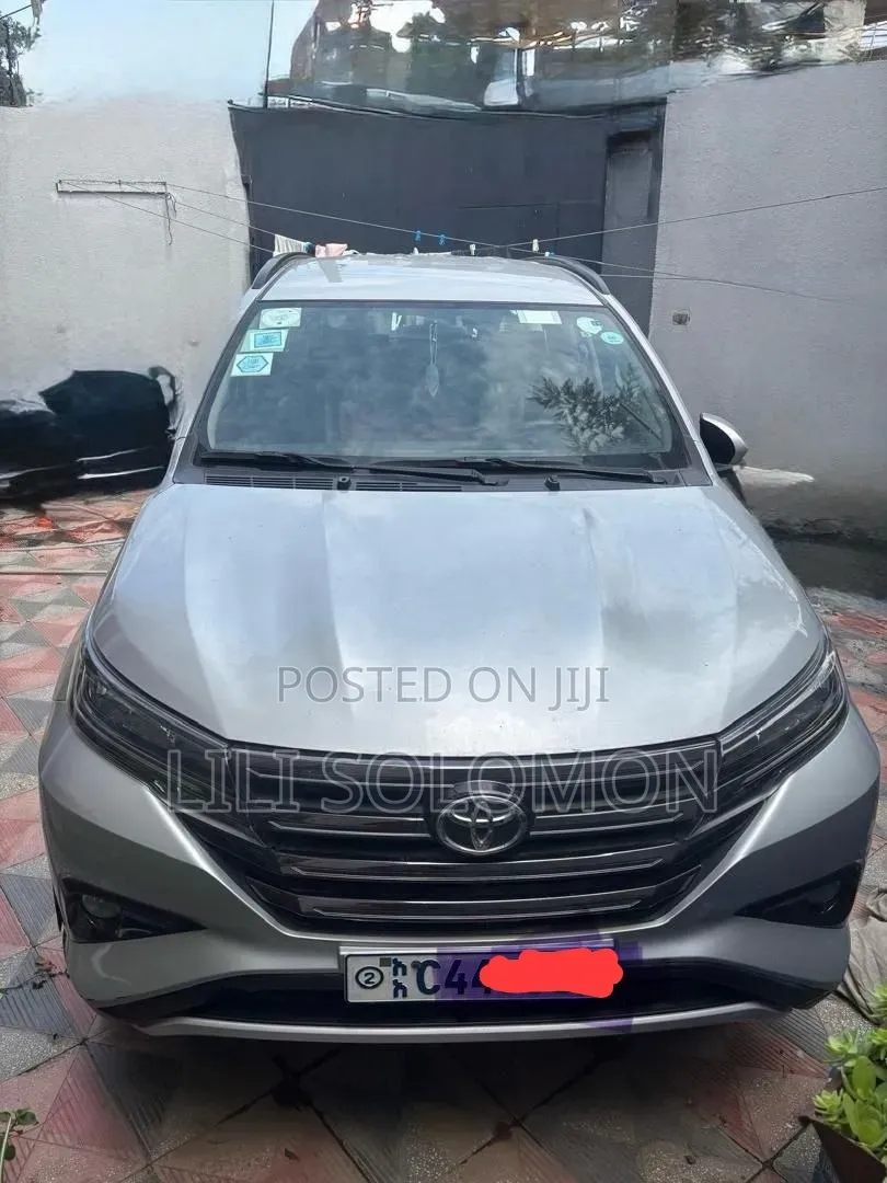 Toyota Rush 2023 Silver