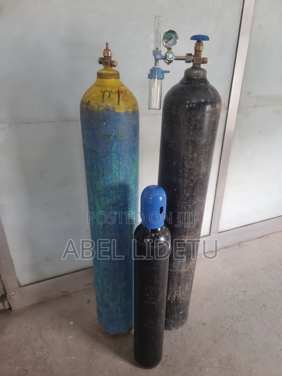 Hospital Grade O2 Cylinder With Complete Breathing Accessories
