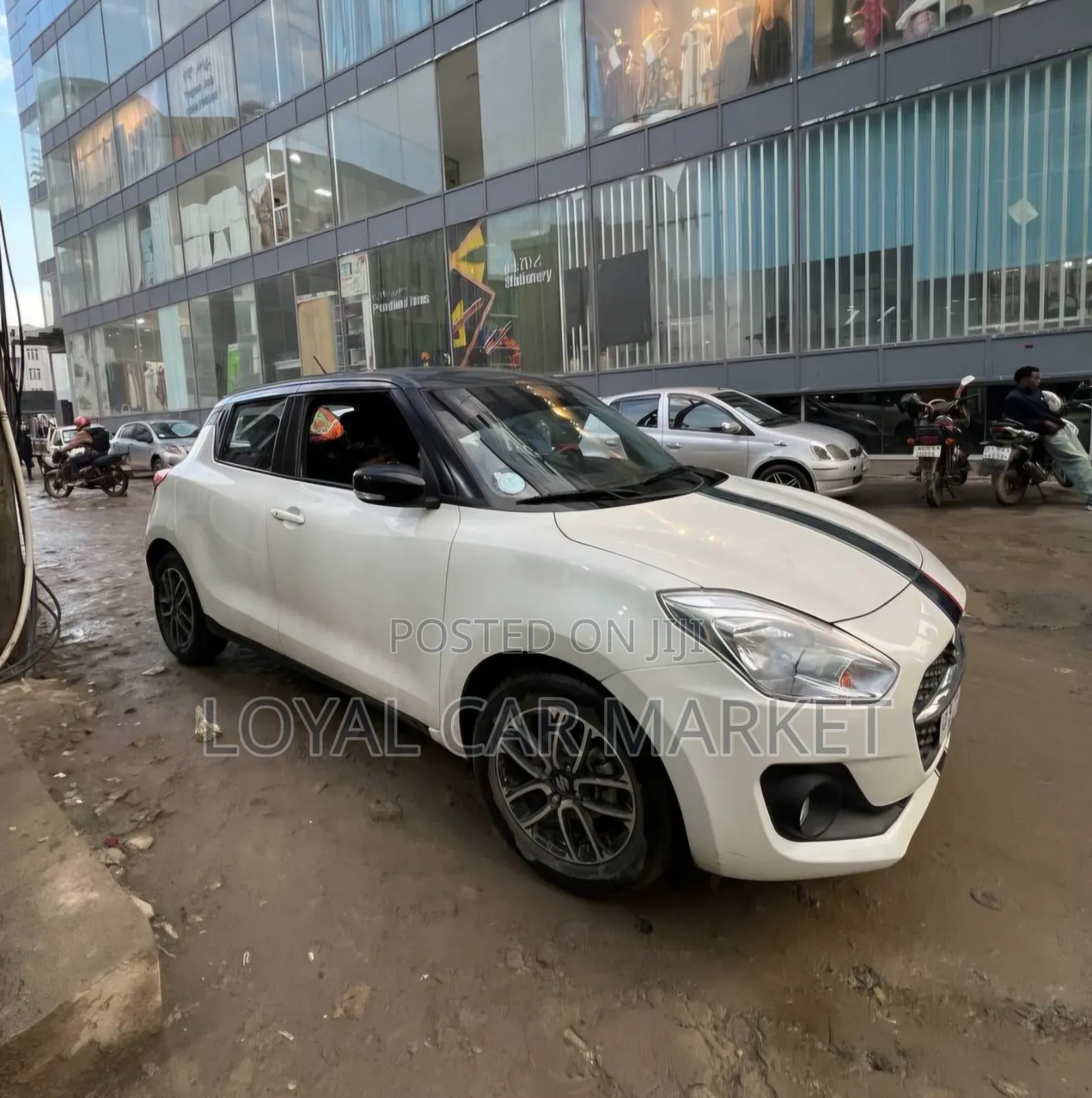 Suzuki Swift 2022 White