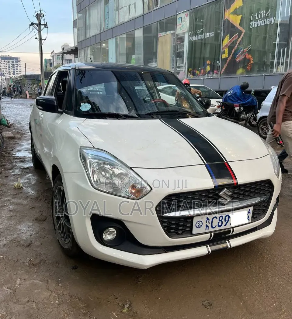Suzuki Swift 2022 White