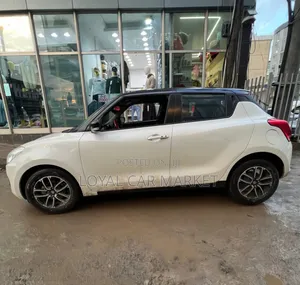 Suzuki Swift 2022 White