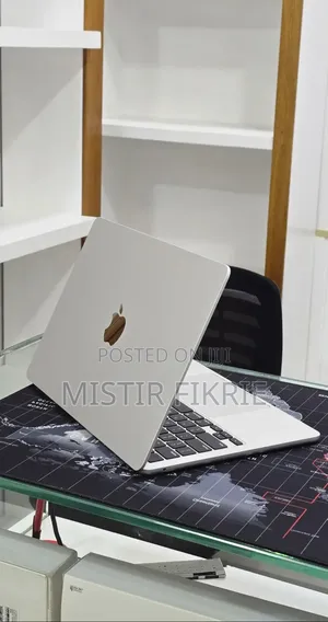 New Laptop Apple MacBook Air 2022 M2 8GB Apple M2 SSD 256GB