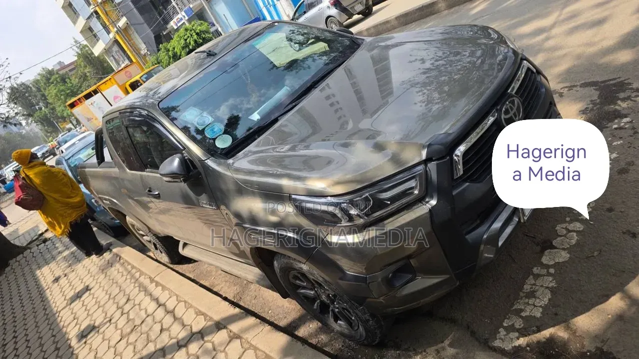 Toyota Hilux 2020 Gray