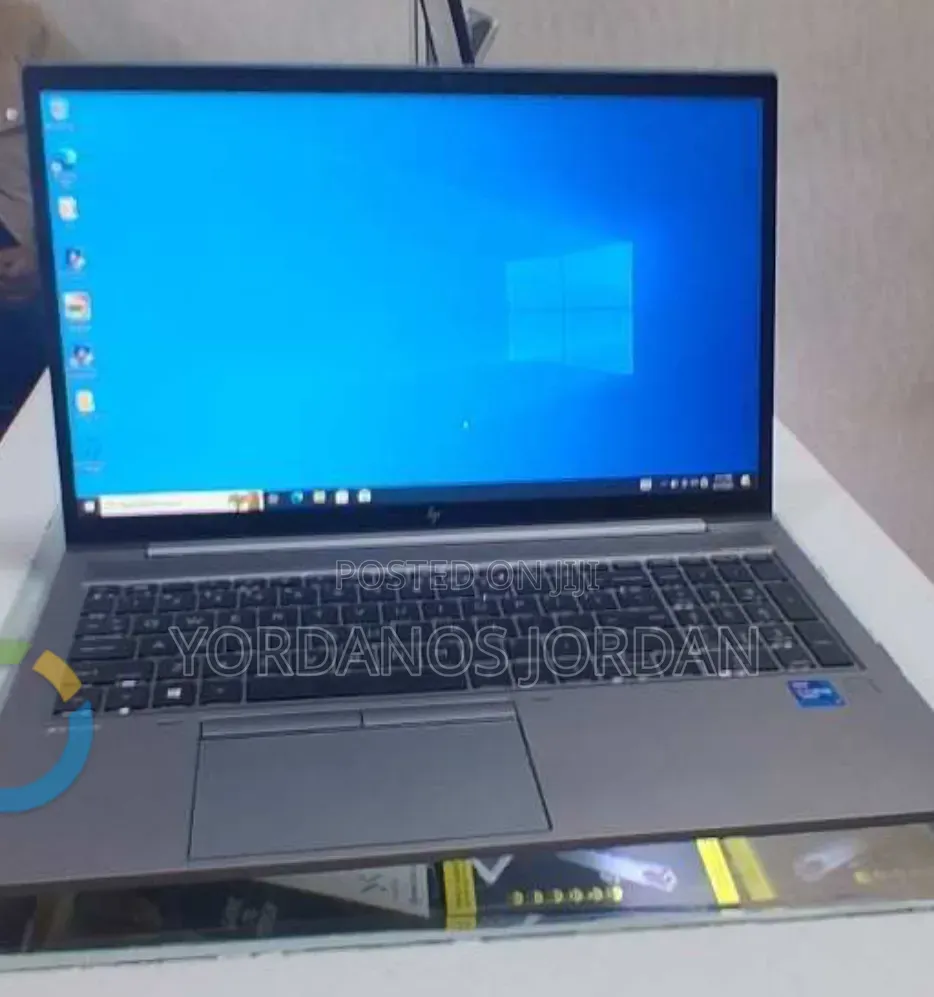 New Laptop HP ZBook Firefly G8 16GB Intel Core i7 SSD 512GB
