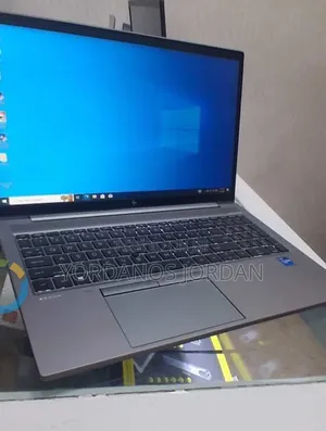 New Laptop HP ZBook Firefly G8 16GB Intel Core i7 SSD 512GB