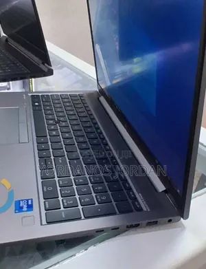 New Laptop HP ZBook Firefly G8 16GB Intel Core i7 SSD 512GB