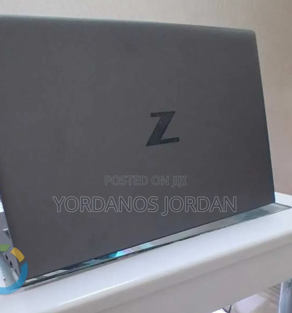 New Laptop HP ZBook Firefly G8 16GB Intel Core i7 SSD 512GB