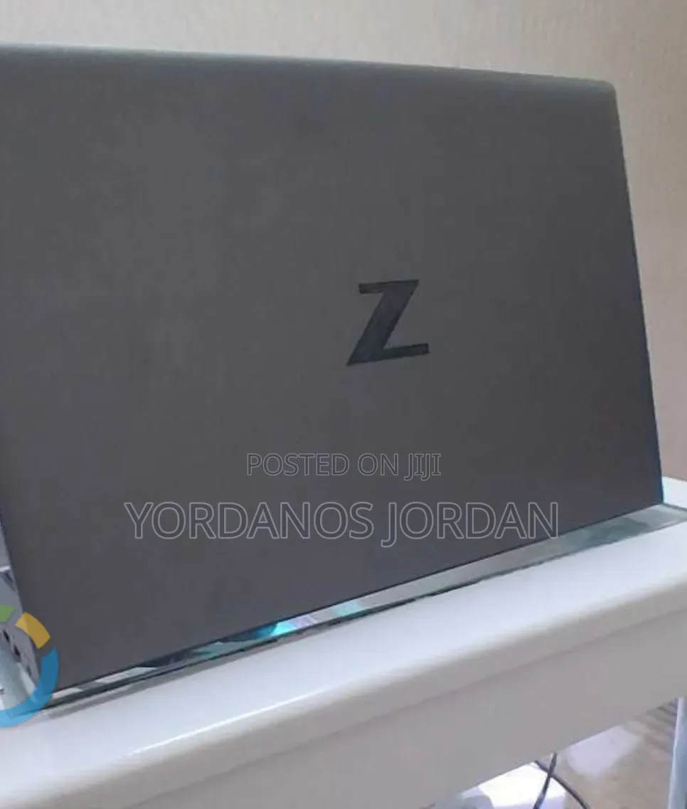New Laptop HP ZBook Firefly G8 16GB Intel Core i7 SSD 512GB