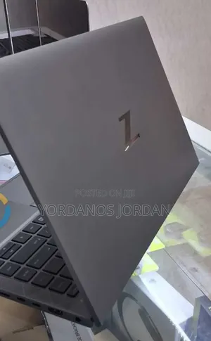 New Laptop HP ZBook Firefly G8 16GB Intel Core i7 SSD 512GB