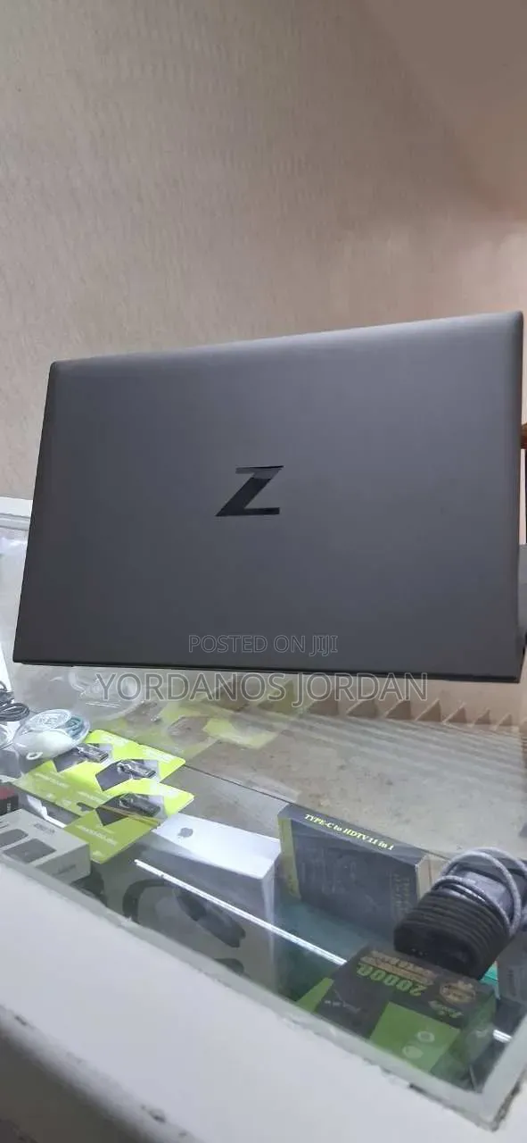 New Laptop HP ZBook Firefly G8 16GB Intel Core i7 SSD 512GB