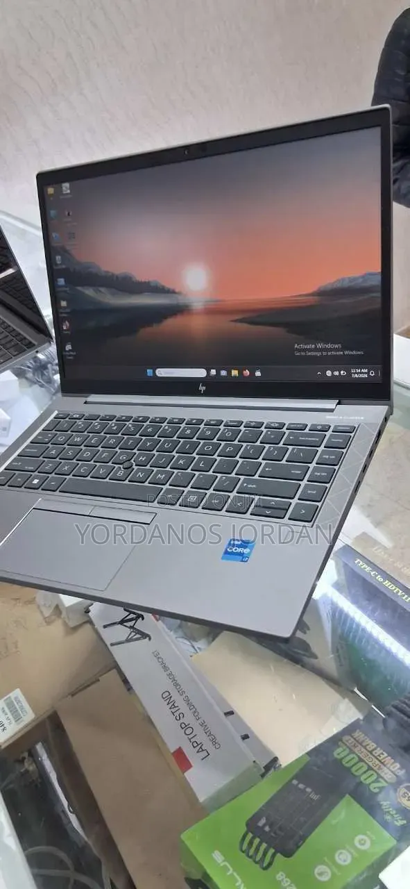 New Laptop HP ZBook Firefly G8 16GB Intel Core i7 SSD 512GB