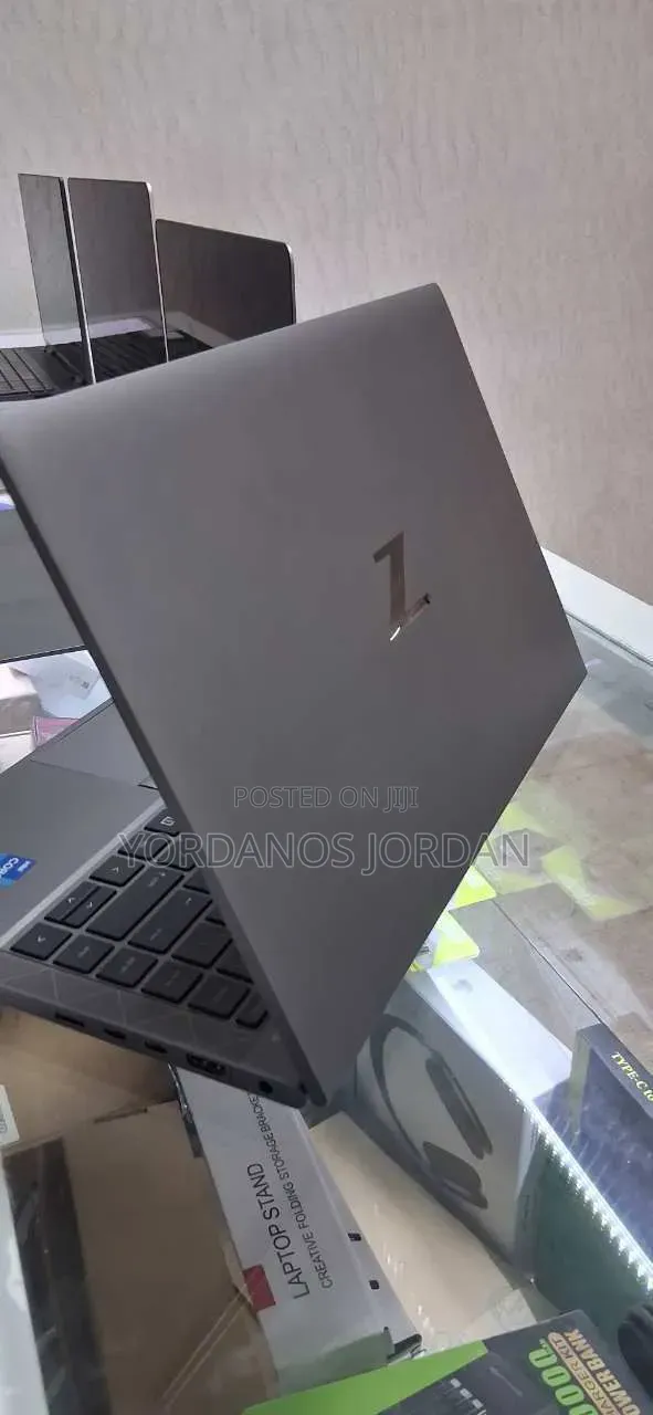 New Laptop HP ZBook Firefly G8 16GB Intel Core i7 SSD 512GB