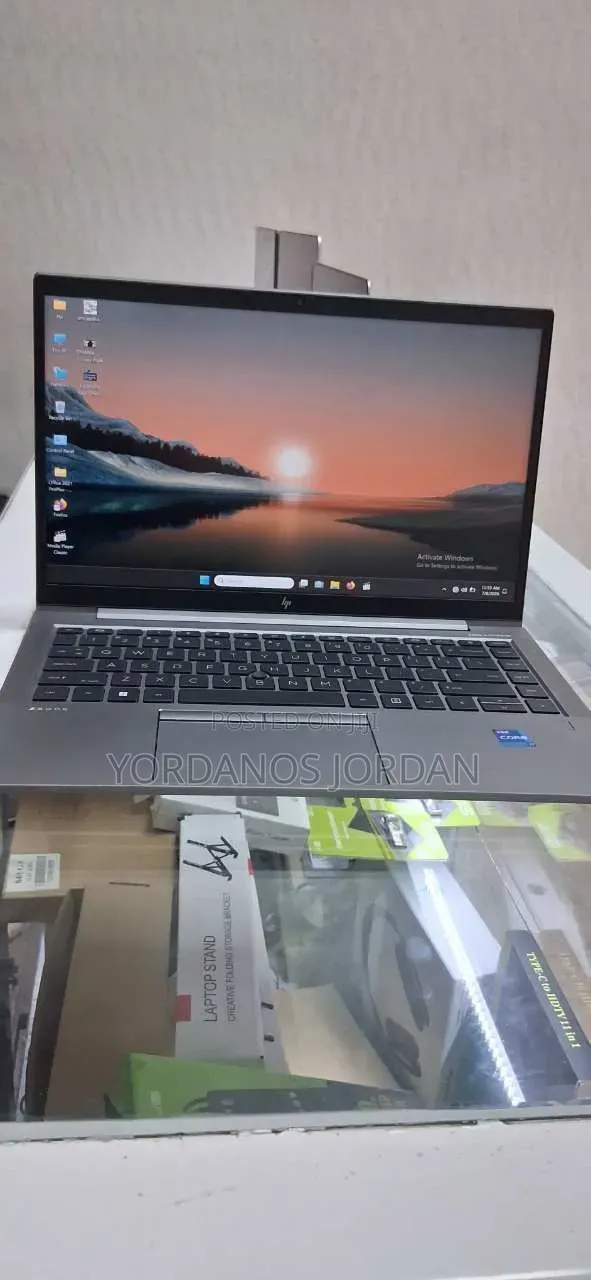 New Laptop HP ZBook Firefly G8 16GB Intel Core i7 SSD 512GB