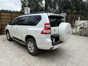 Toyota Land Cruiser Prado 2017 White