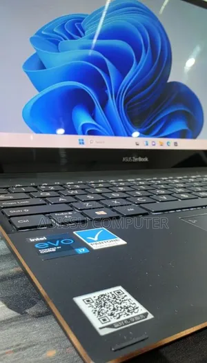 New Laptop Asus UX360CA 16GB Intel Core i7 SSD 512GB