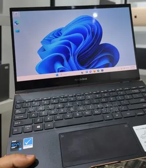 New Laptop Asus UX360CA 16GB Intel Core i7 SSD 512GB