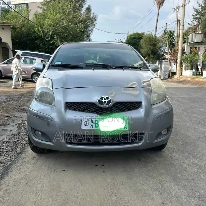 Toyota Yaris 2010 Gray