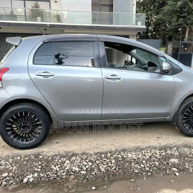 Toyota Yaris 2010 Gray