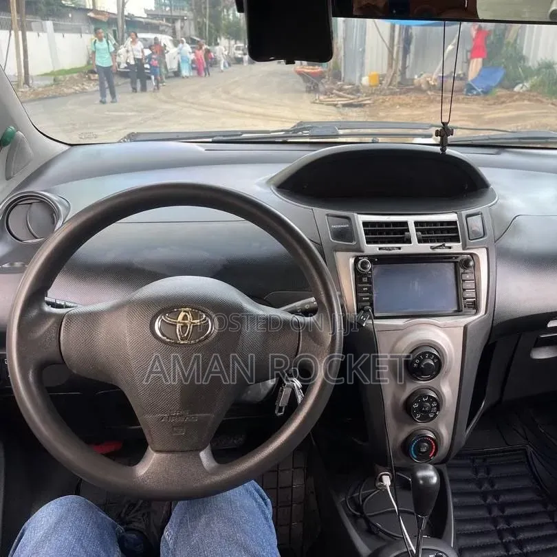 Toyota Yaris 2010 Gray