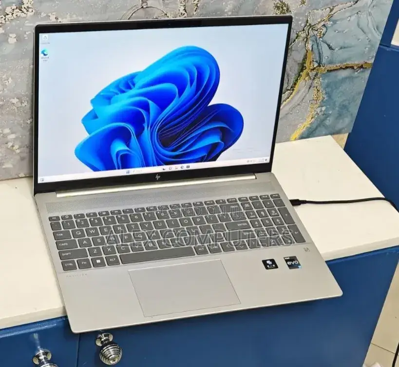 New Laptop HP Pavilion 15 16GB Intel Core i7 SSD 1T