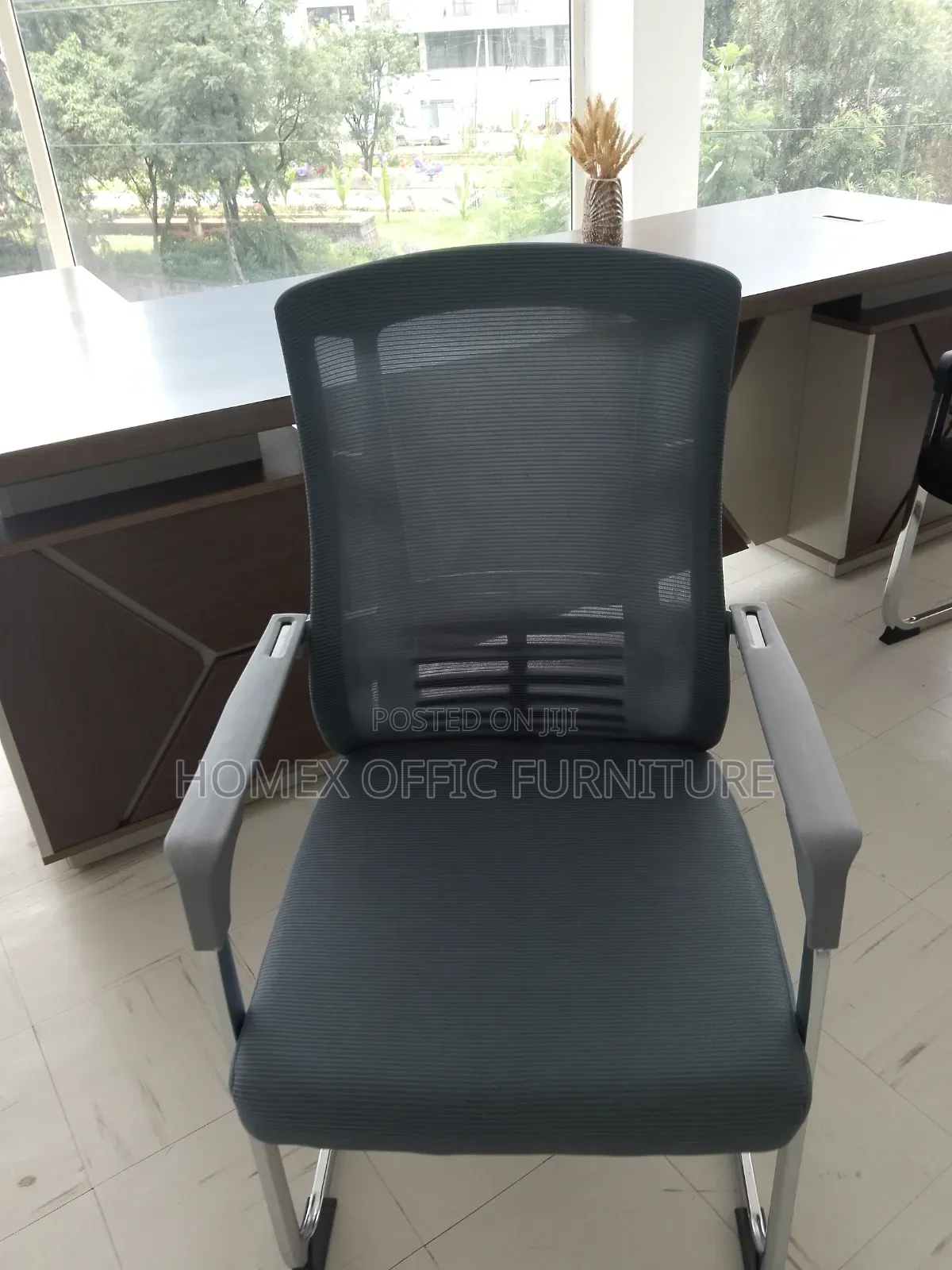Office Guest Mesh Chair
የቢሮ እንግዳ ወንፊት/ሜሽ ወንበር