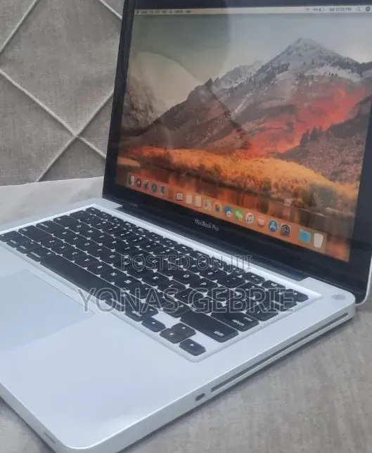 Laptop Apple MacBook 4GB Intel Core i5 SSD 320GB