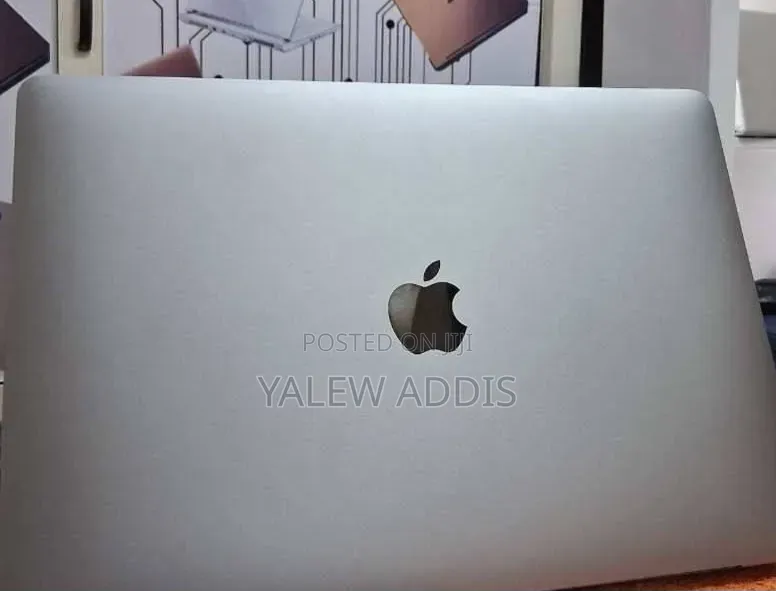 New Laptop Apple MacBook Air 2020 M1 8GB Intel Core i7 SSD 256GB