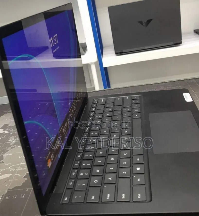 New Laptop Microsoft Surface 16GB Intel Core i7 SSD 512GB