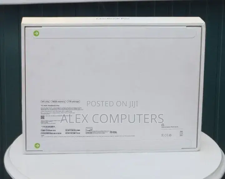 New Laptop Apple MacBook 16GB Apple M5 SSD 512GB