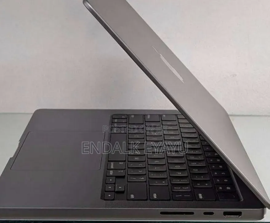 New Laptop Apple MacBook Pro 2021 M1 16GB Apple M1 Pro SSD 512GB