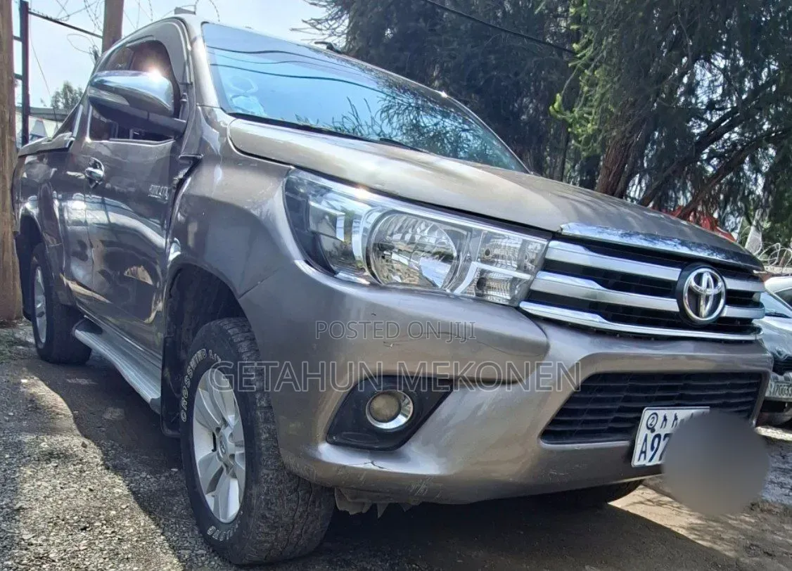 Toyota Hilux 2017 Gold