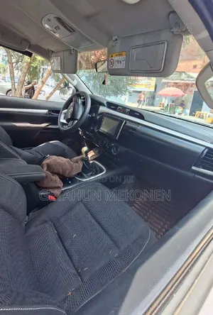Toyota Hilux 2017 Gold