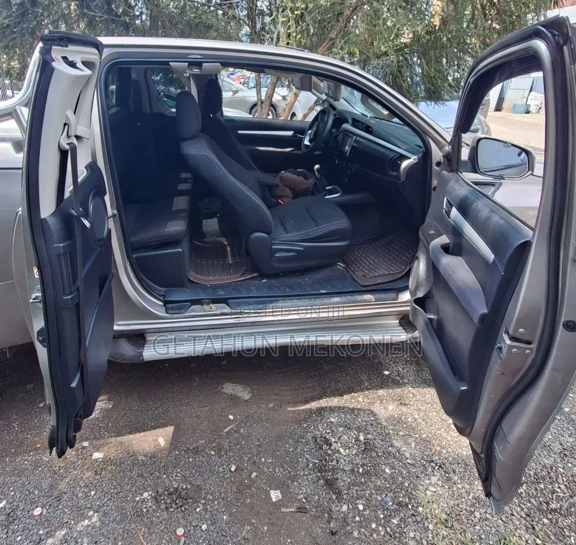 Toyota Hilux 2017 Gold