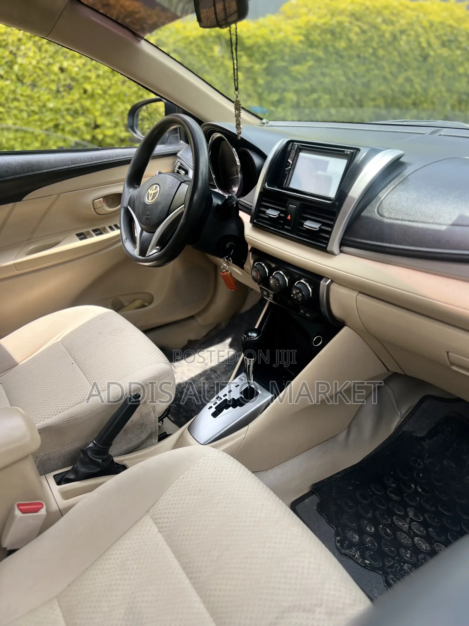 Toyota Yaris 2014 Silver