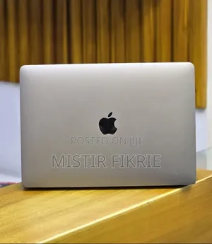 New Laptop Apple MacBook Pro 2020 M1 16GB Apple M1 Max SSD 256GB