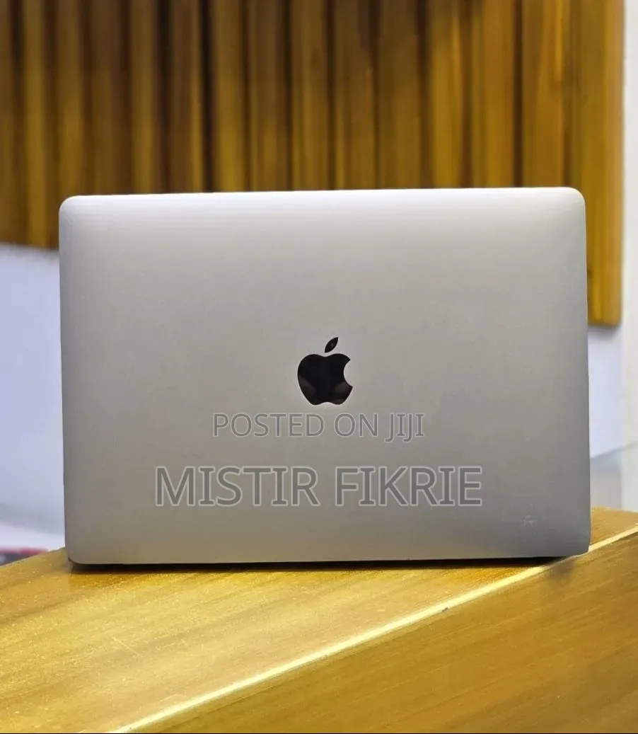New Laptop Apple MacBook Pro 2020 M1 16GB Apple M1 Max SSD 256GB