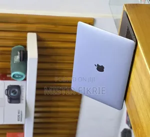New Laptop Apple MacBook Pro 2020 M1 16GB Apple M1 Max SSD 256GB
