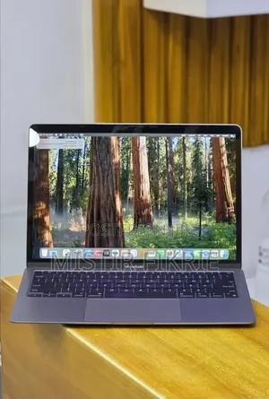 New Laptop Apple MacBook Pro 2020 M1 16GB Apple M1 Max SSD 256GB