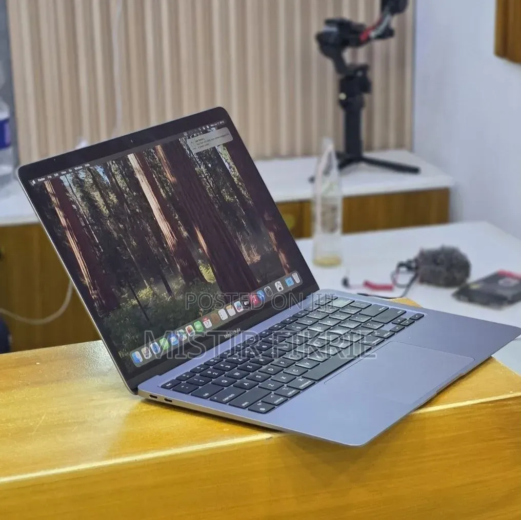 New Laptop Apple MacBook Pro 2020 M1 16GB Apple M1 Max SSD 256GB