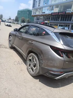 Hyundai Tucson SE 2023 Brown