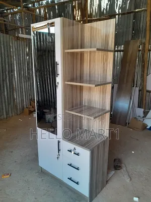 Dresser Eith Mirror