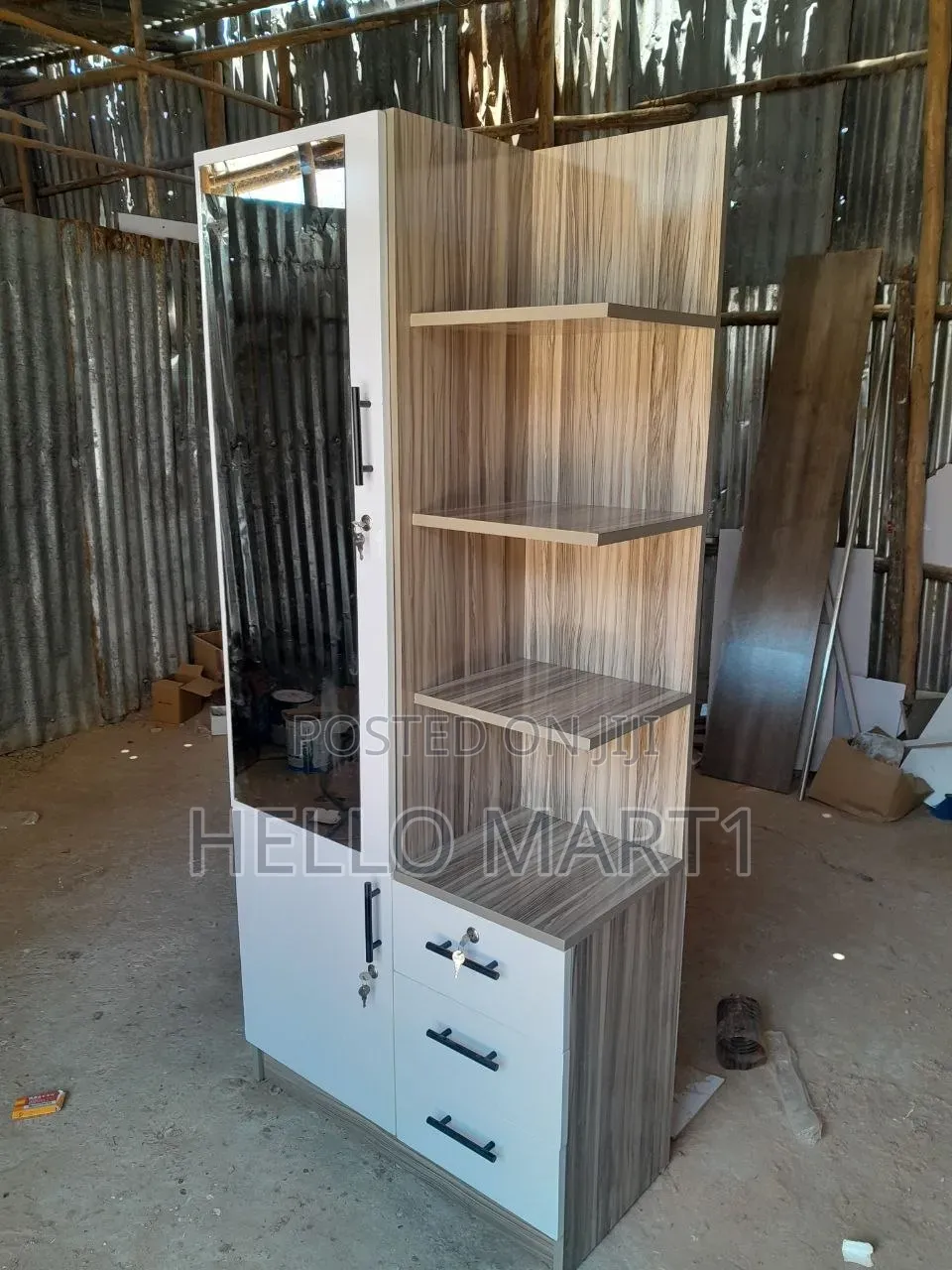Dresser Eith Mirror