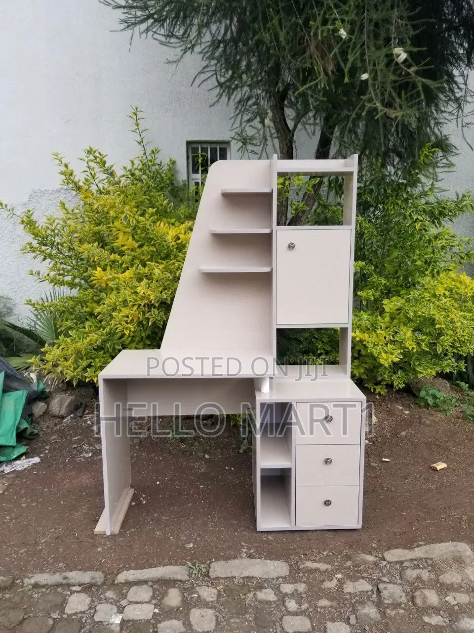 Stylish Reading Table