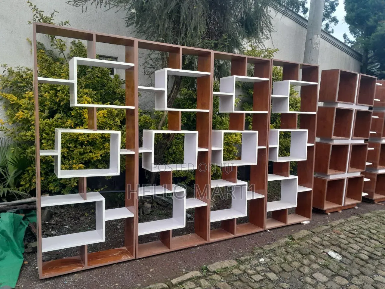Graceful Shelving Unit
