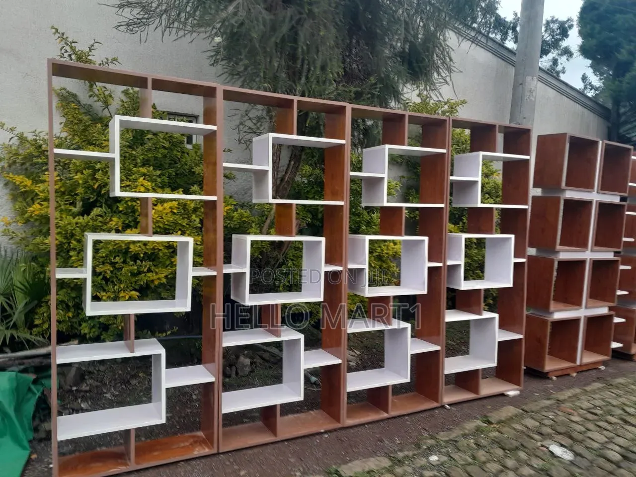 Graceful Shelving Unit