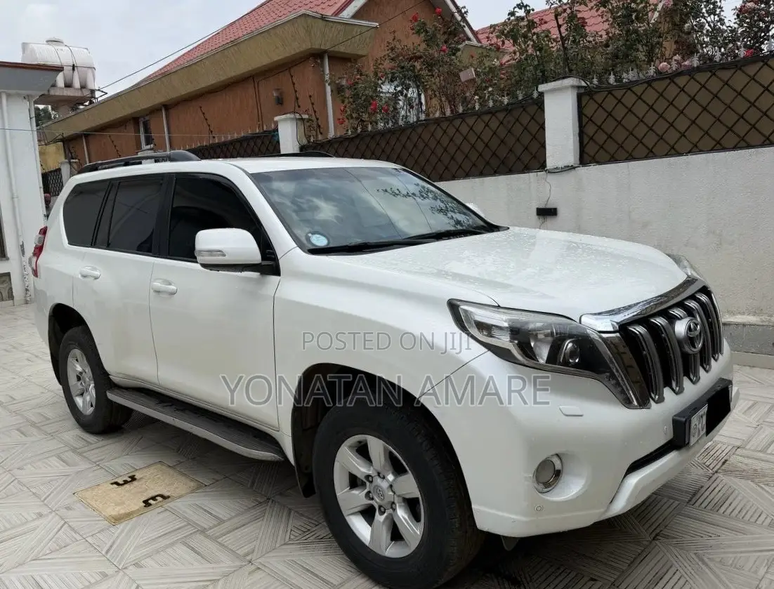 Toyota Land Cruiser Prado 2017 White