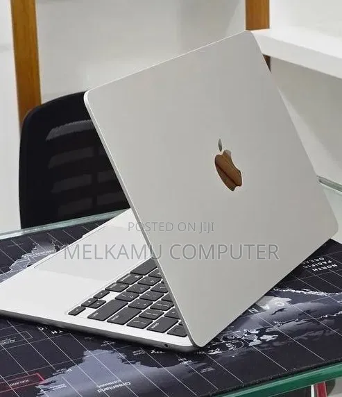 New Laptop Apple MacBook Air 2022 M2 8GB Apple M2 SSD 256GB