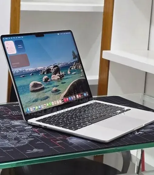 New Laptop Apple MacBook Air 2022 M2 8GB Apple M2 SSD 256GB